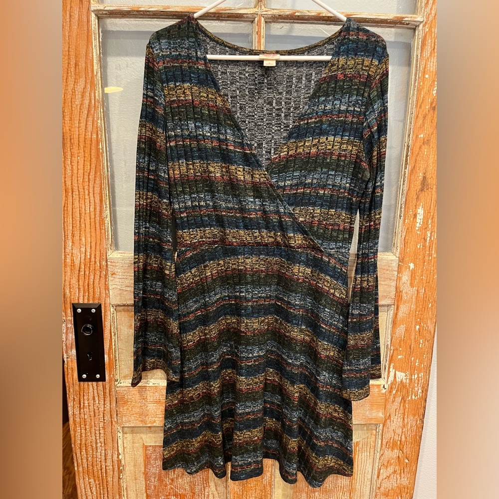 Mossimo Supply Co. Dress Bell
Sleeved V Neck Size Small